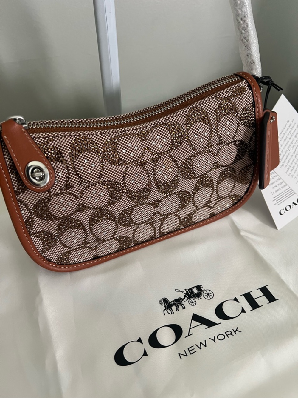 Coach Swinger Bag 20
With Chain In Crystal Signature Jacquard - Picture 4 of 8
